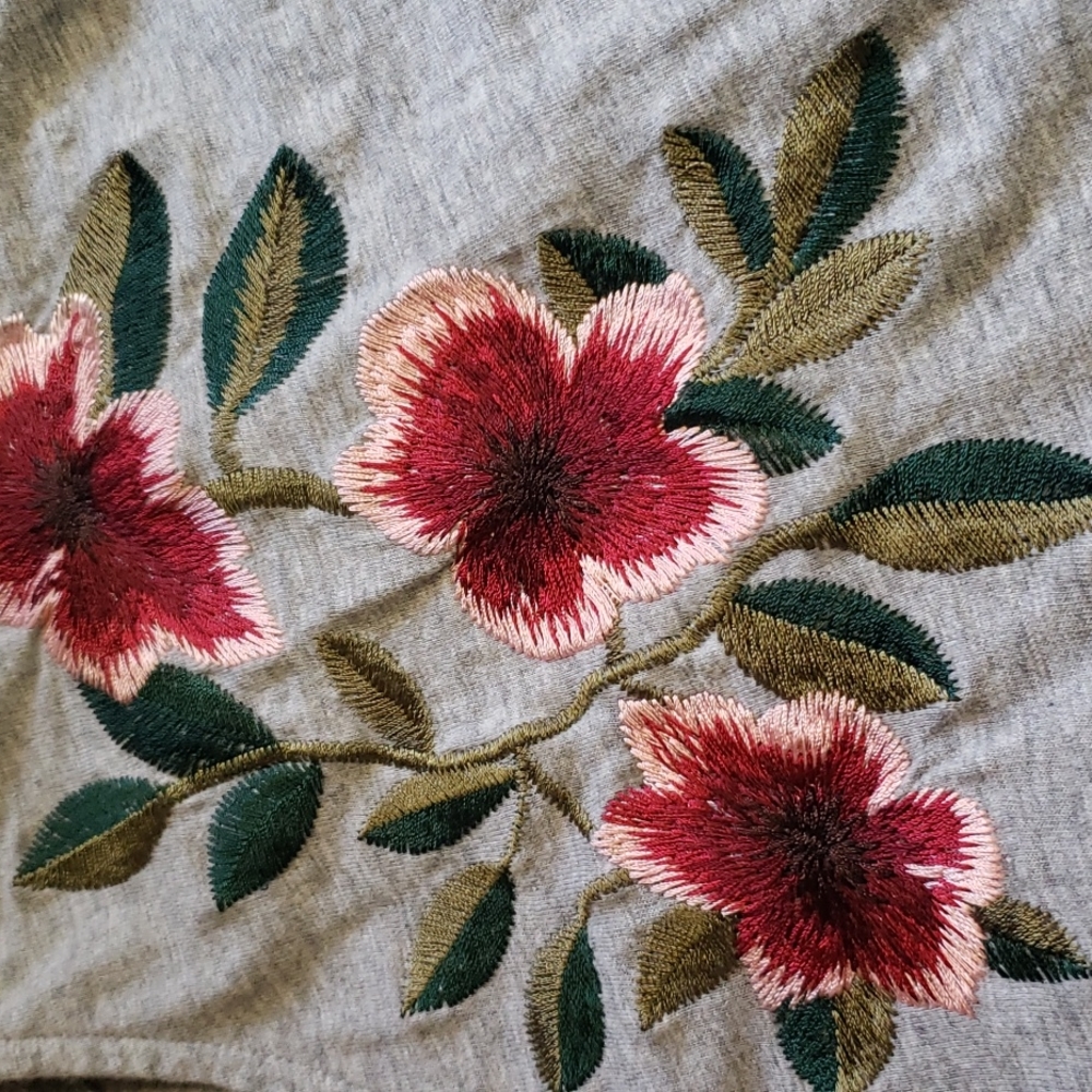 Dolman Tee with Beautiful Embroidered Flowers Size Small NWOT